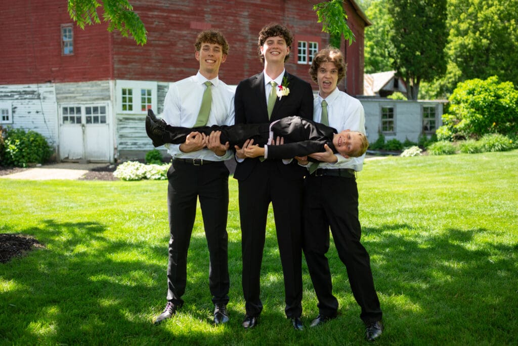 fun photo for wedding