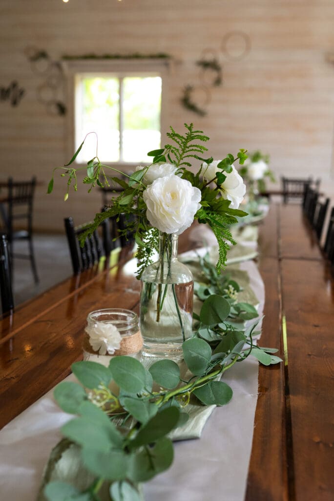 floral centerpiece at wedding reception. natural light true color documentary wedding photographer la crosse wisconsin
