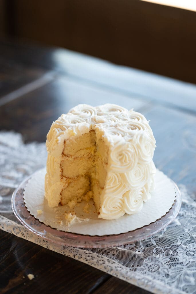 cut wedding cake