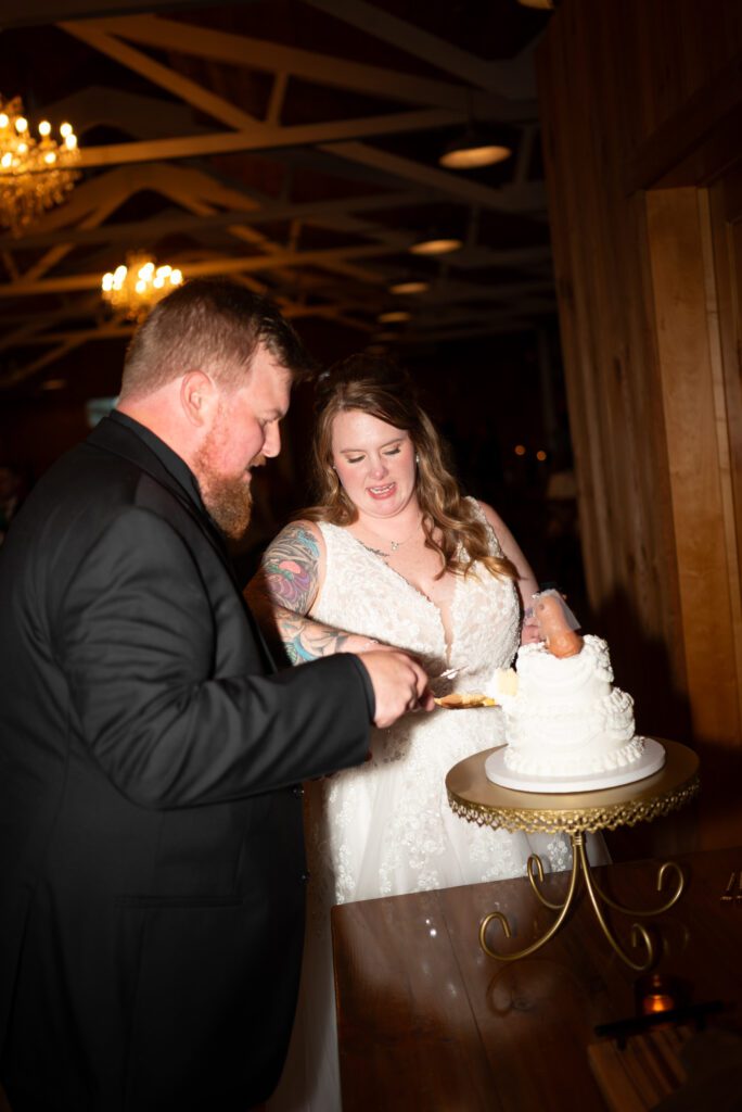 wedding cake cutting