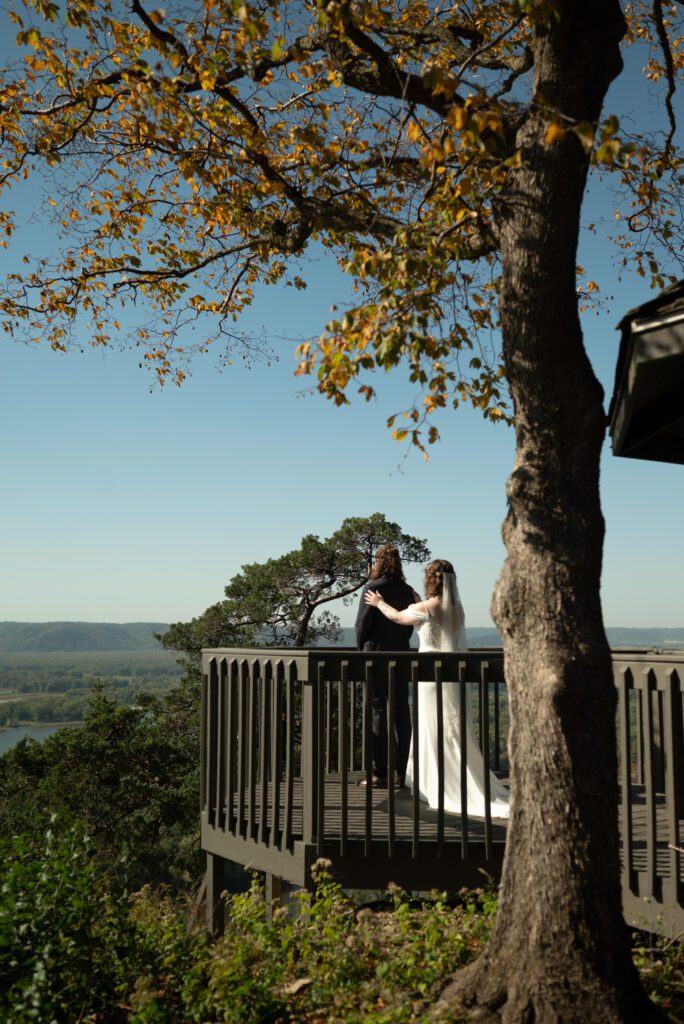 Great River Road Wisconsin wedding
